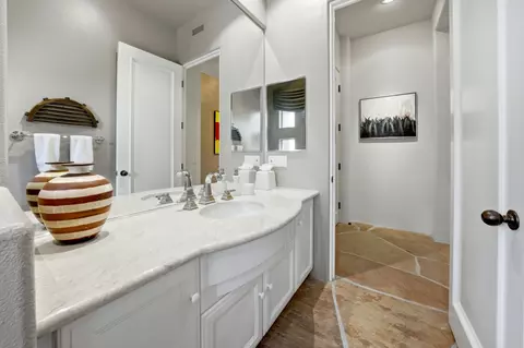Bath - 79995 Double Eagle Way, La Quinta, CA 92253 photo 4 of 7