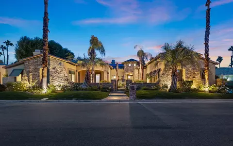 352 Crest Lake Dr, Palm Desert, CA 92211