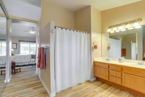 Bath - 45100 Coldbrook Ln, La Quinta, CA 92253 photo 1 of 2
