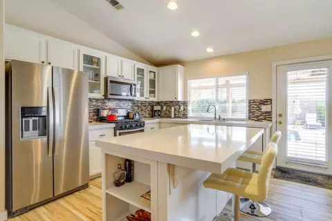 Kitchen - 45100 Coldbrook Ln, La Quinta, CA 92253 photo 1 of 2