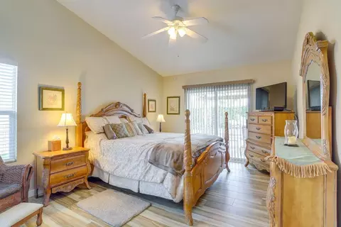 Bedroom - 45100 Coldbrook Ln, La Quinta, CA 92253 photo 2 of 8