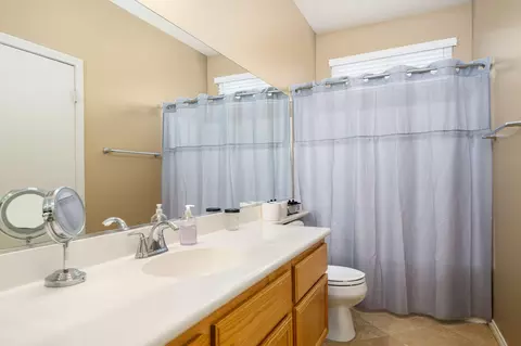 Bath - 41222 Mackenzie Ln, Indio, CA 92203 photo 2 of 3