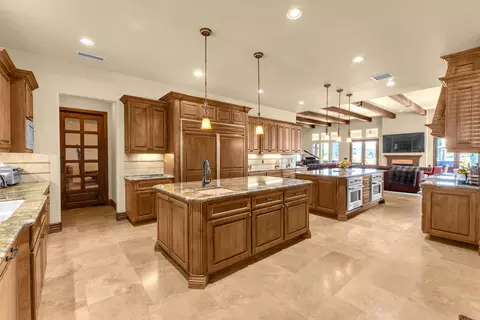 Kitchen - 39375 San Ignacio Rd, Hemet, CA 92544 photo 5 of 9