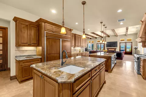 Kitchen - 39375 San Ignacio Rd, Hemet, CA 92544 photo 2 of 9