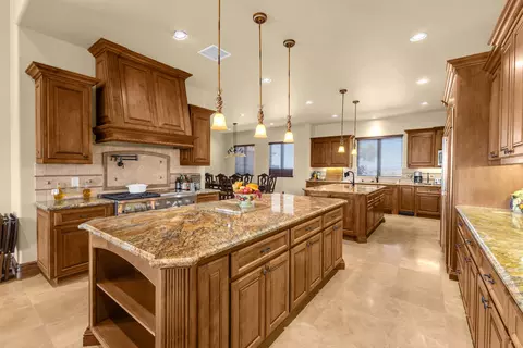 Kitchen - 39375 San Ignacio Rd, Hemet, CA 92544 photo 6 of 9