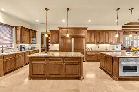 Kitchen - 39375 San Ignacio Rd, Hemet, CA 92544 photo 7 of 9