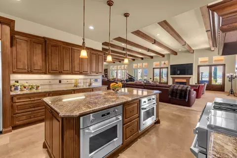 Kitchen - 39375 San Ignacio Rd, Hemet, CA 92544 photo 9 of 9
