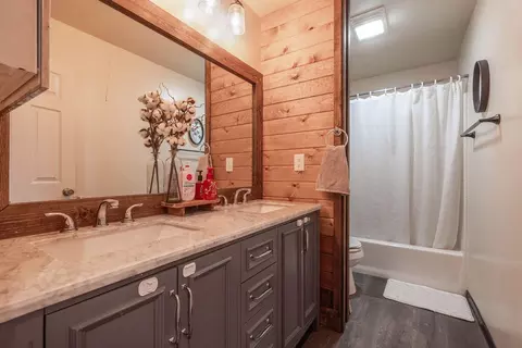 Bath - 813 Elysian Blvd, Big Bear City, CA 92314 photo 1 of 4