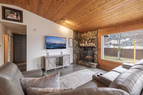 Living - 813 Elysian Blvd, Big Bear City, CA 92314 photo 1 of 4