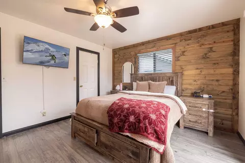 Bedroom - 813 Elysian Blvd, Big Bear City, CA 92314 photo 2 of 6