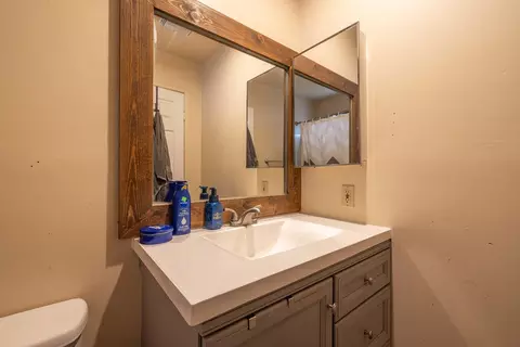 Bath - 813 Elysian Blvd, Big Bear City, CA 92314 photo 3 of 4