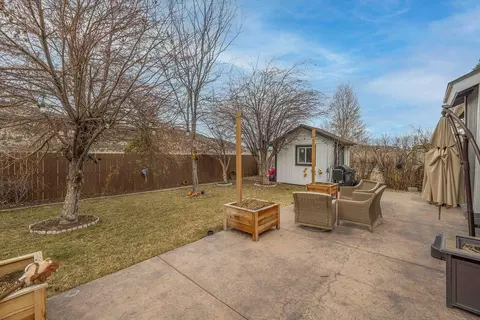 Exterior - 813 Elysian Blvd, Big Bear City, CA 92314 photo 6 of 8