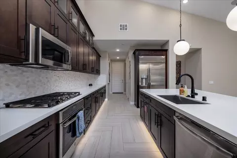 Kitchen - 1514 Overpark Ln, Beaumont, CA 92223 photo 2 of 5