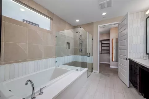 Bath - 1514 Overpark Ln, Beaumont, CA 92223 photo 2 of 5