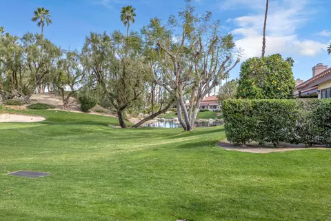 204 Lakecrest Ln, Palm Desert, CA 92260
