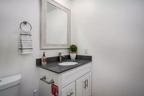 Bath - 61786 Desert Air Rd, Joshua Tree, CA 92252 photo 4 of 6