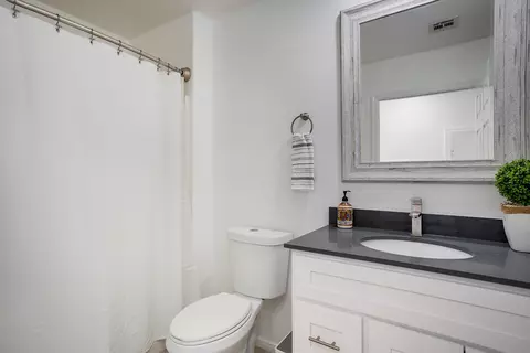 Bath - 61786 Desert Air Rd, Joshua Tree, CA 92252 photo 5 of 6