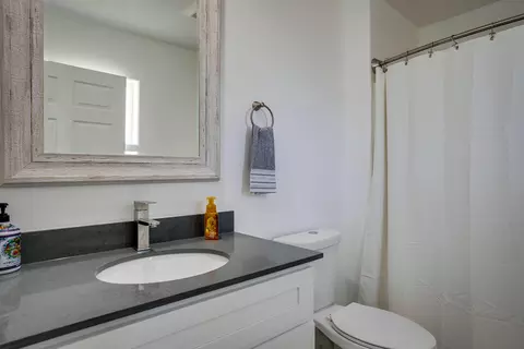 Bath - 61786 Desert Air Rd, Joshua Tree, CA 92252 photo 6 of 6