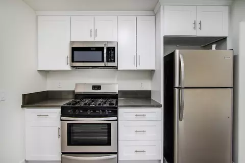 Kitchen - 61786 Desert Air Rd, Joshua Tree, CA 92252 photo 2 of 5