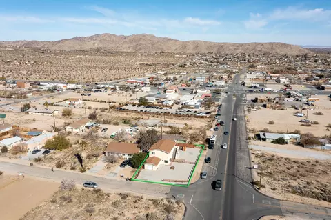 View/Area - 61786 Desert Air Rd, Joshua Tree, CA 92252 photo 2 of 7