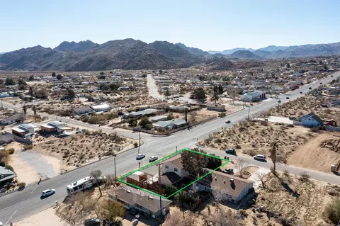View/Area - 61786 Desert Air Rd, Joshua Tree, CA 92252 photo 5 of 7