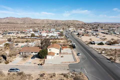View/Area - 61786 Desert Air Rd, Joshua Tree, CA 92252 photo 3 of 7