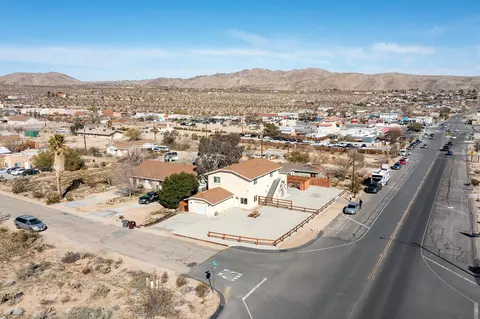 View/Area - 61786 Desert Air Rd, Joshua Tree, CA 92252 photo 4 of 7