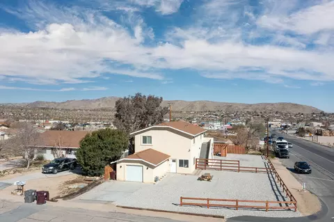 View/Area - 61786 Desert Air Rd, Joshua Tree, CA 92252 photo 1 of 7