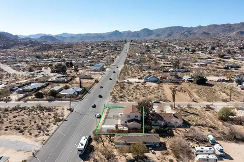 View/Area - 61786 Desert Air Rd, Joshua Tree, CA 92252 photo 6 of 7