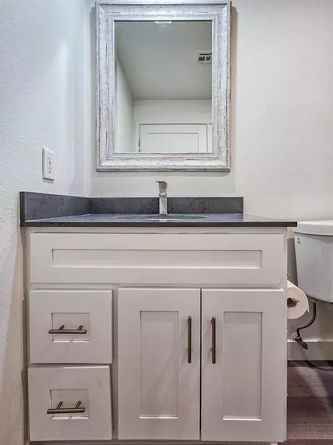 Bath - 61786 Desert Air Rd, Joshua Tree, CA 92252 photo 1 of 6