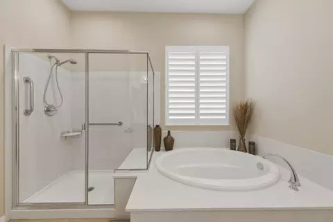 Bath - 81138 Avenida Lorena, Indio, CA 92203 photo 2 of 4