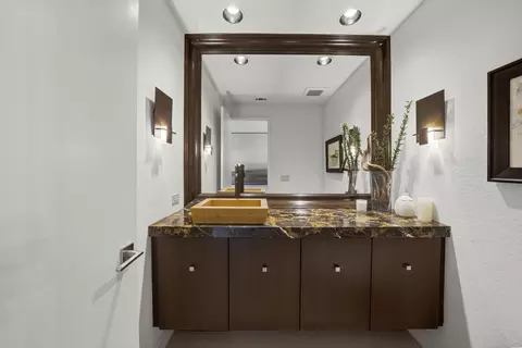 Bath - 55650 Oaktree, La Quinta, CA 92253 photo 2 of 6