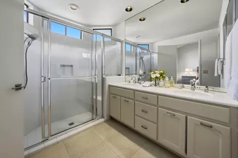 Bath - 55650 Oaktree, La Quinta, CA 92253 photo 3 of 6