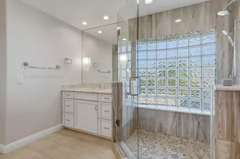 Bath - 79840 Bermuda Dunes Dr, Indio, CA 92203 photo 4 of 5