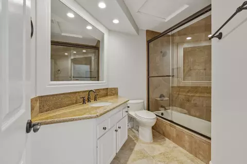 Bath - 79840 Bermuda Dunes Dr, Indio, CA 92203 photo 2 of 5