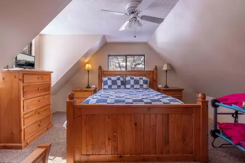 Bedroom - 265 Cedar Ln, Sugarloaf, CA 92386 photo 3 of 5