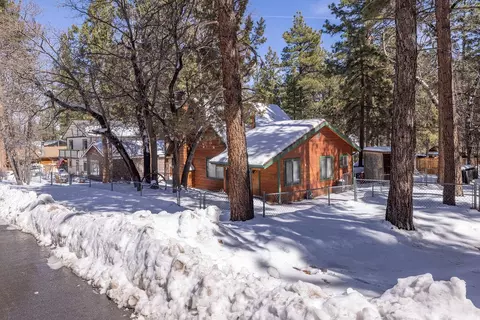 265 Cedar Ln, Sugarloaf, CA 92386