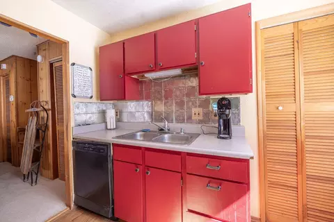 Kitchen - 265 Cedar Ln, Sugarloaf, CA 92386 photo 3 of 4