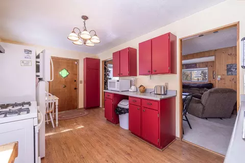 Kitchen - 265 Cedar Ln, Sugarloaf, CA 92386 photo 4 of 4