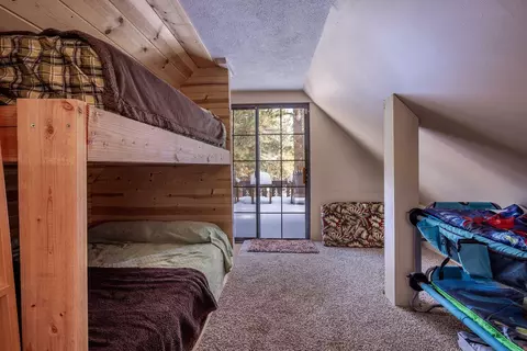Bedroom - 265 Cedar Ln, Sugarloaf, CA 92386 photo 2 of 5
