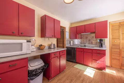 Kitchen - 265 Cedar Ln, Sugarloaf, CA 92386 photo 2 of 4