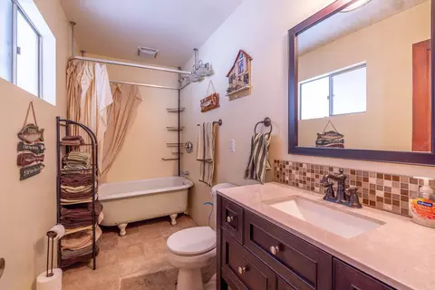 Bath - 265 Cedar Ln, Sugarloaf, CA 92386 photo 1 of 2