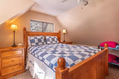 Bedroom - 265 Cedar Ln, Sugarloaf, CA 92386 photo 4 of 5