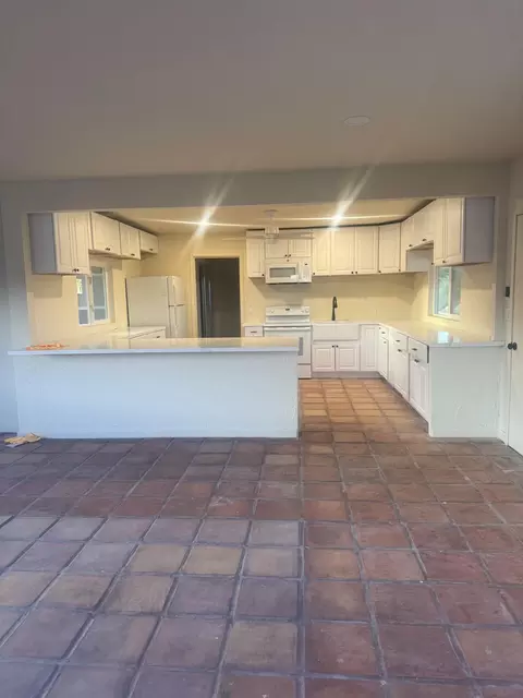 Kitchen - 49075 Matzene Dr, Morongo Valley, CA 92256 photo 4 of 4