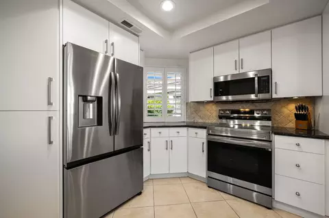 Kitchen - 54914 Oaktree, La Quinta, CA 92253 photo 3 of 4