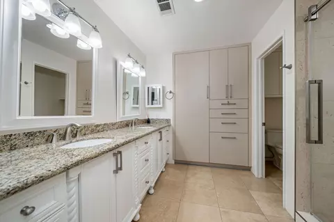 Bath - 54914 Oaktree, La Quinta, CA 92253 photo 1 of 3