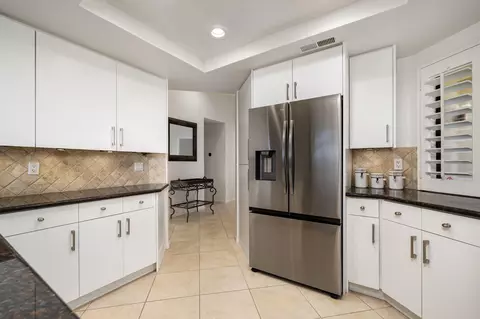 Kitchen - 54914 Oaktree, La Quinta, CA 92253 photo 4 of 4