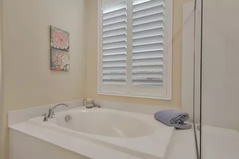 Bath - 85648 Molvena Dr, Indio, CA 92203 photo 4 of 5