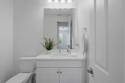 Bath - 49345 Beatty St, Indio, CA 92201 photo 3 of 4