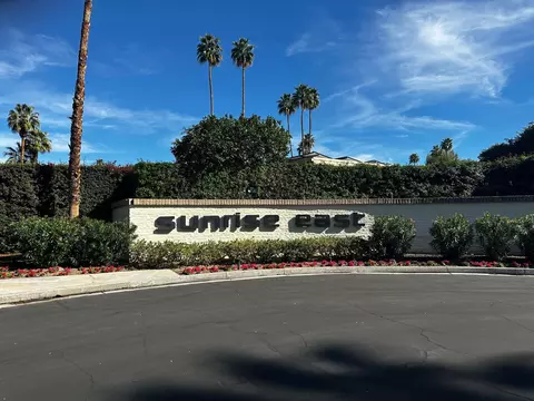 2466 E Oakcrest Dr, Palm Springs, CA 92264